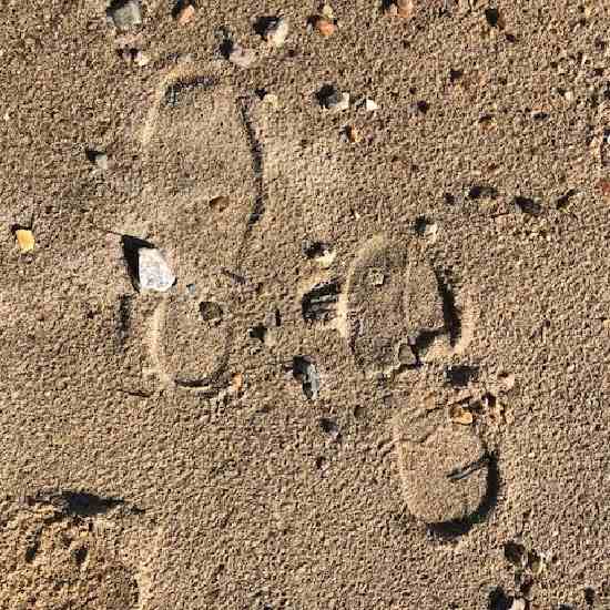 Empreintes de pas sur le sable