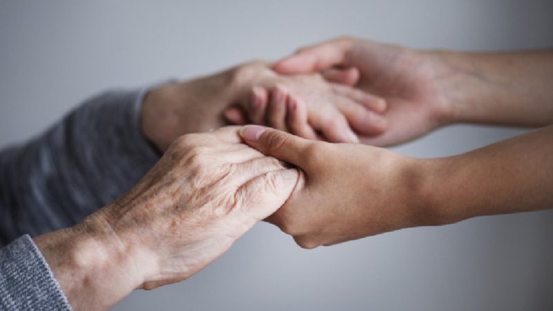 Mains tendues, accompagner le cancer par des moyens naturels