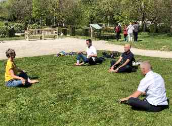 Séance de méditation en pleine nature