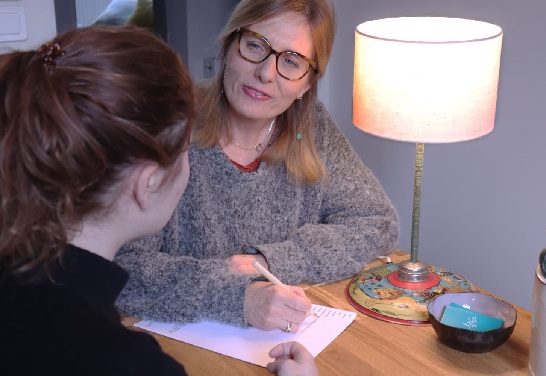 Laurence Guillon et une consultante, pourquoi consulter un naturopathe